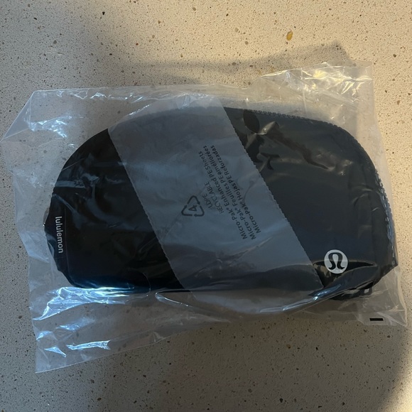 Lululemon everywhere belt bag - Picture 5 of 6